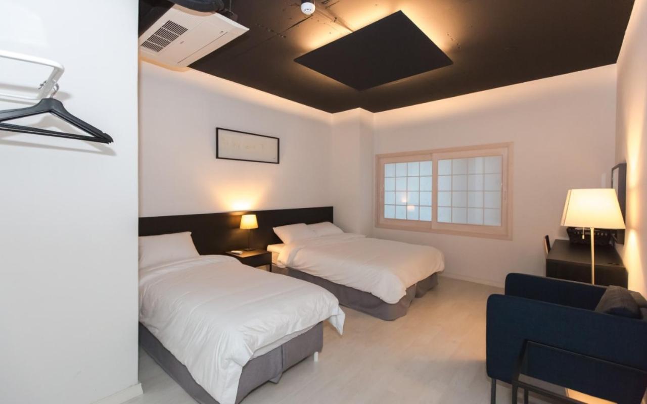 Canvas Black Guesthouse Busan Exterior photo